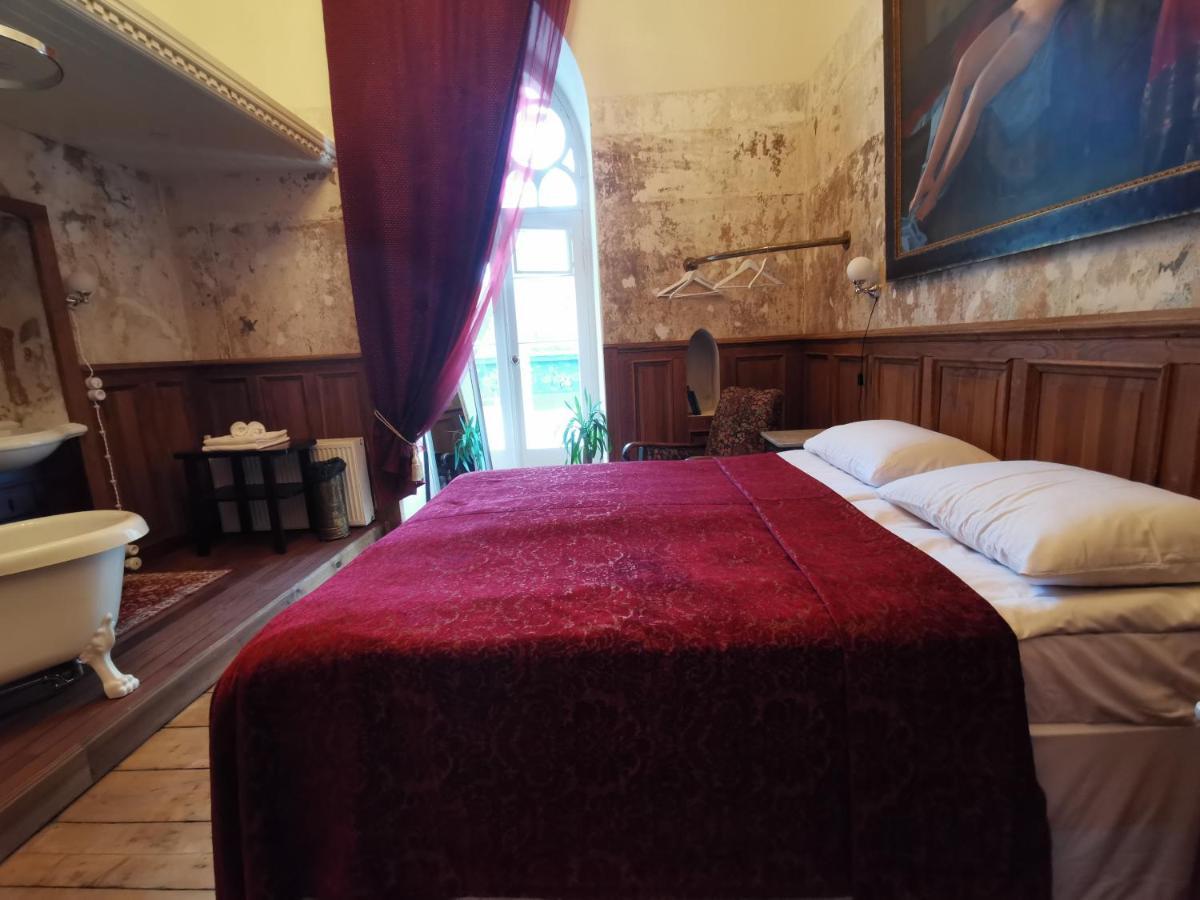 Laitse Castle Hotel ภายนอก รูปภาพ