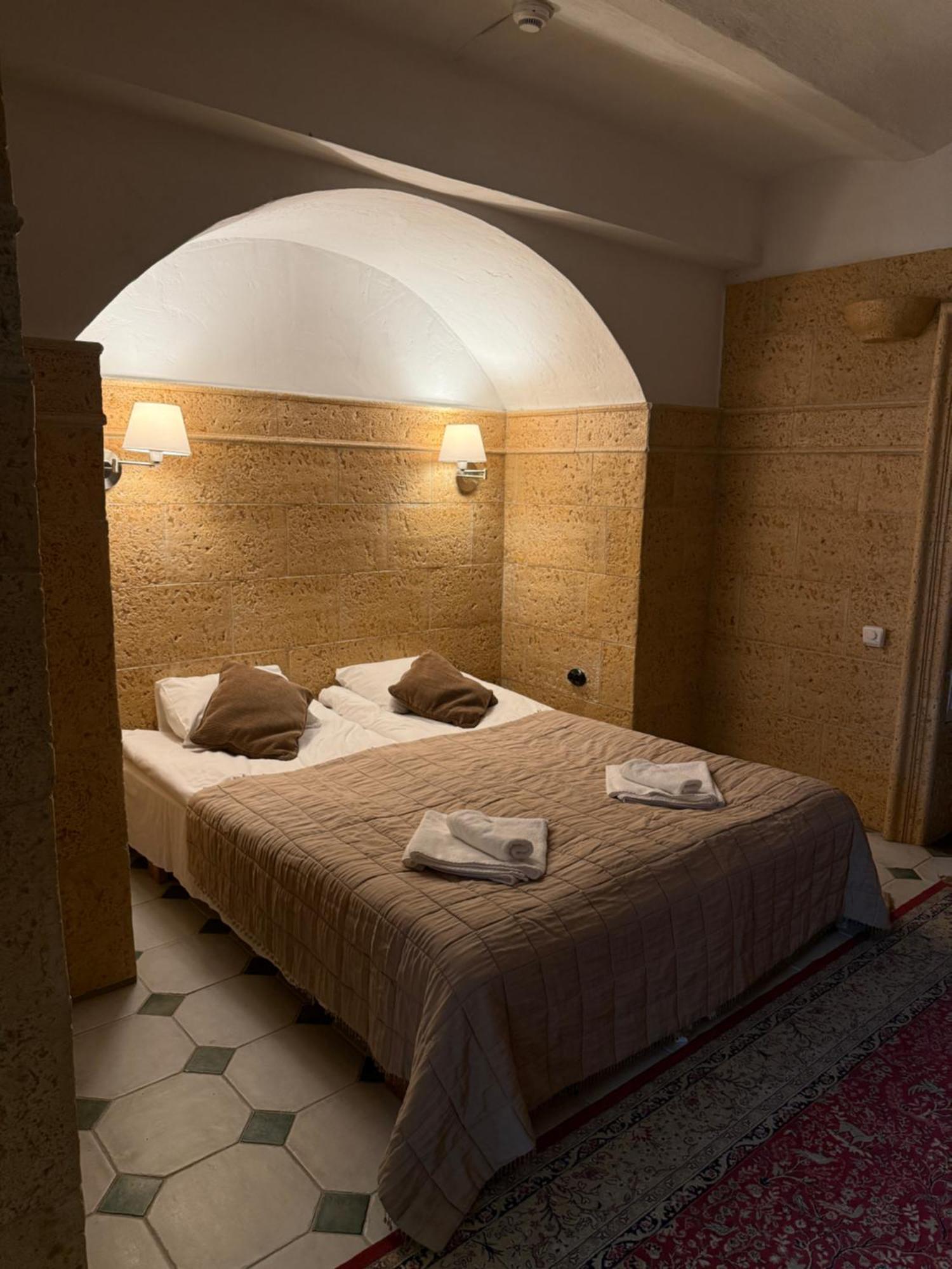Laitse Castle Hotel ภายนอก รูปภาพ